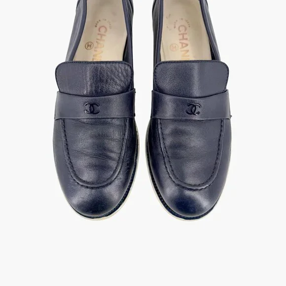 Chanel Navy Blue Leather Loafers Size 38.5 US 7.5-8 Women's CC Logo Flats - Picture 3 of 16